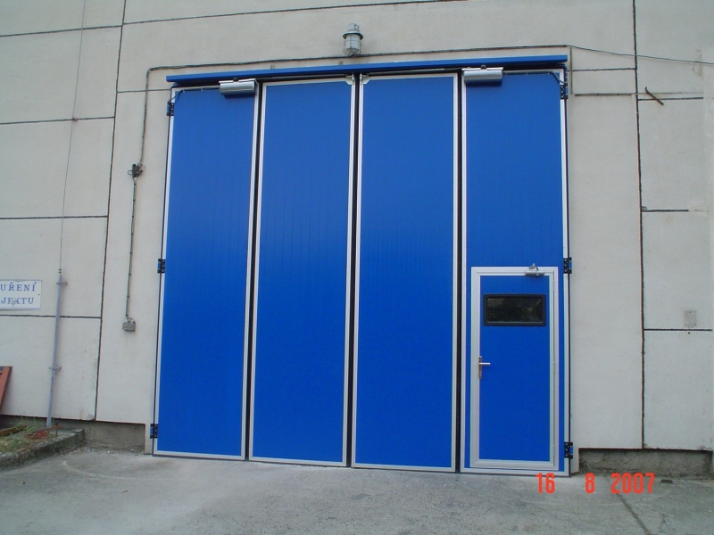 skládaná panelová vrata modrá